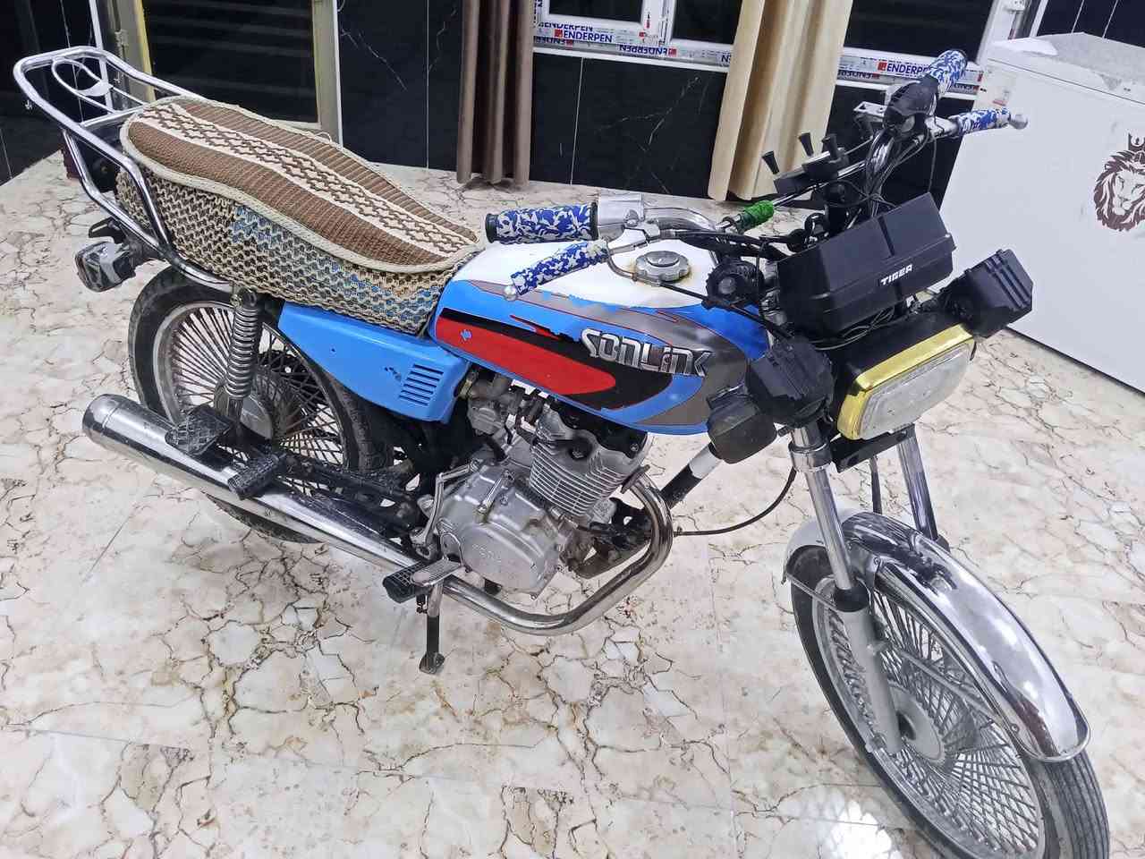 تايكر البيع ومراوس عادي العنوان تقاطع العلويه شريفه والحاب يتصل عل رقم ***********
