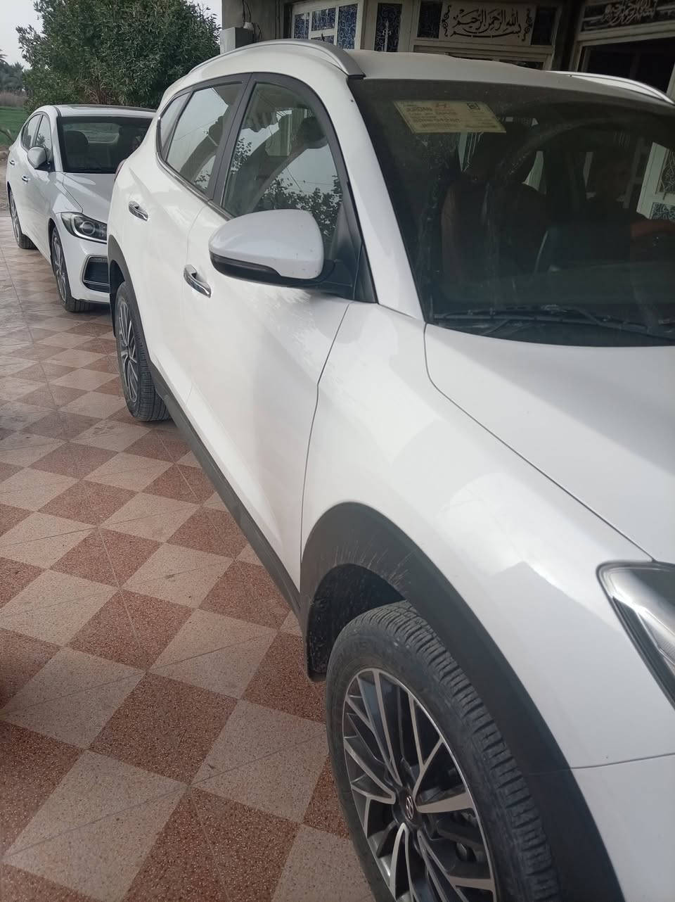 السلام عليكم للبيع توسان موديل 2020السياره جديده ماشيه 64حقيقي باسمي عل الشركه 
السعر اتصل عل الرقم ***********
