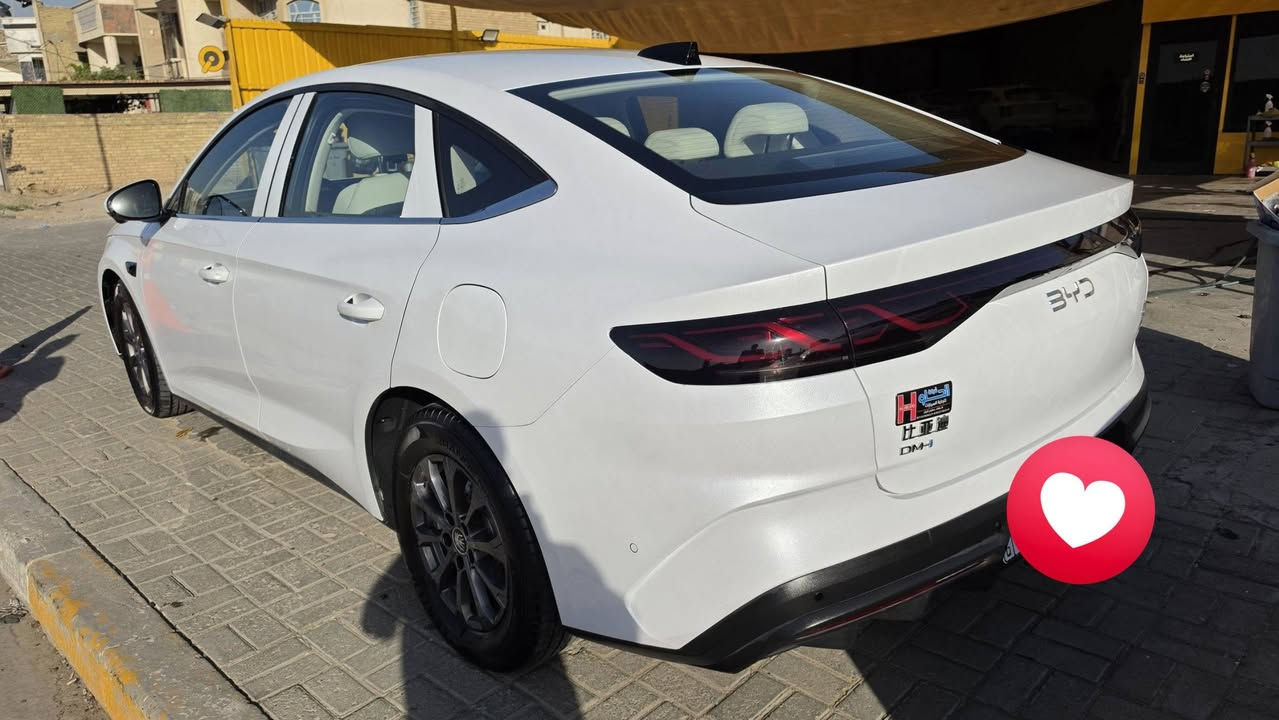 عندي سيارة byd Qin L 2025 فووول لون ابيض
رقم بغداد
١٣ كامرة
١٢ ايرباك
ركن تلقائي
سياقة شبه ذاتية
ماشية ١٠ الاف قابلة للزايدة
السعر ٢٥ مليون وبيها مجال بسيط
الاتصال ***********

