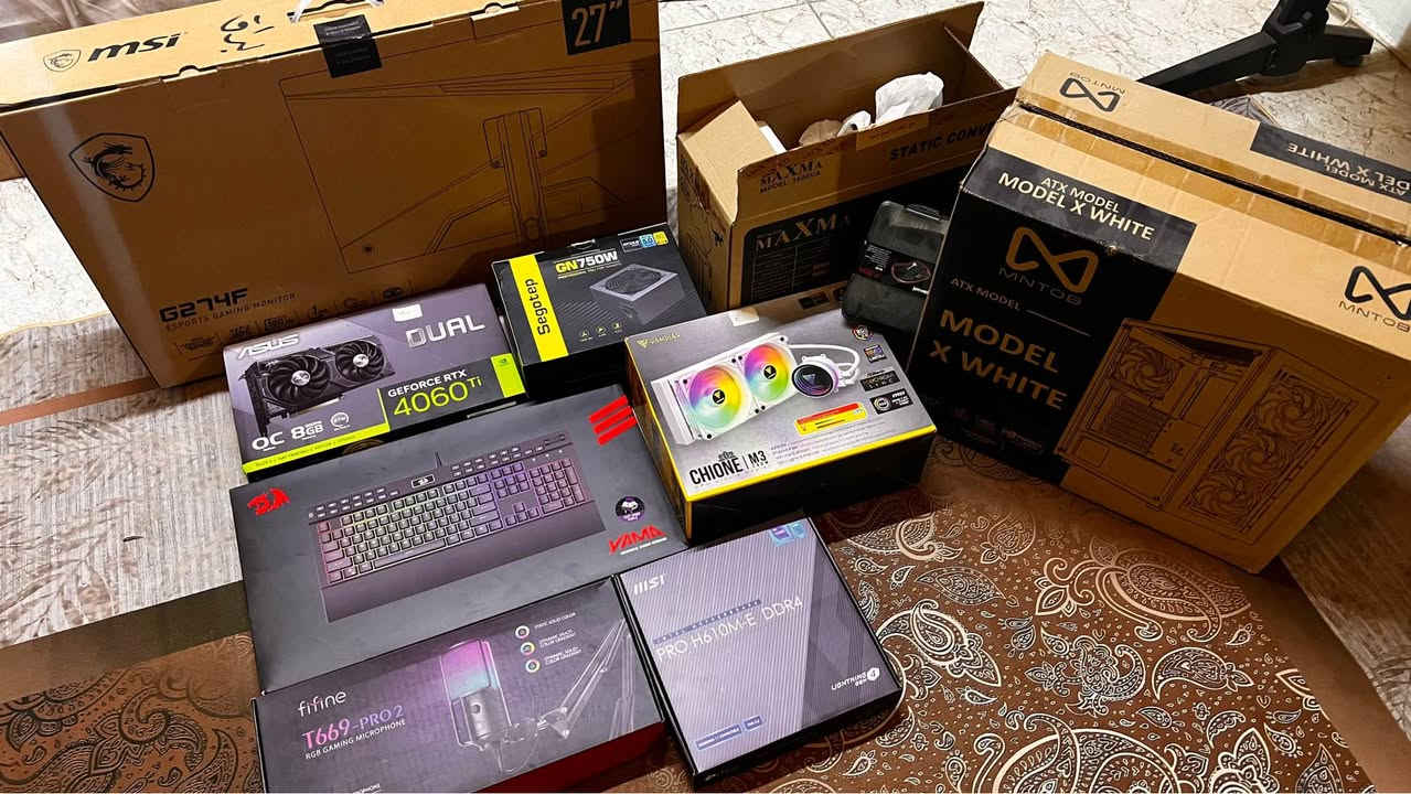 سيت أب كامل شلعة وحدة للبيع 

البيسي:
 RTX 4060 Ti
  i7 12700
 64GB RAM 
 1TB NVMe 
liquid cooling تبريد مائي

باقي السيت أب :
 شاشة MSI 27
 مايك
 كيبورد
 ماوس
وUPS
 كرسي قيمنك
 ميز قيمنك

الجهاز حالة من حال الجديد استعمال قليل كلش و الكراتين موجودة.

السعر: 2,150,000 دينار مع كامل الملحقات البصرة, العراق


**إذا كنت صاحب هذا الإعلان وتريد حذفه لأي سبب، رجاءا أرسل رسالة إلى الدعم الفني**