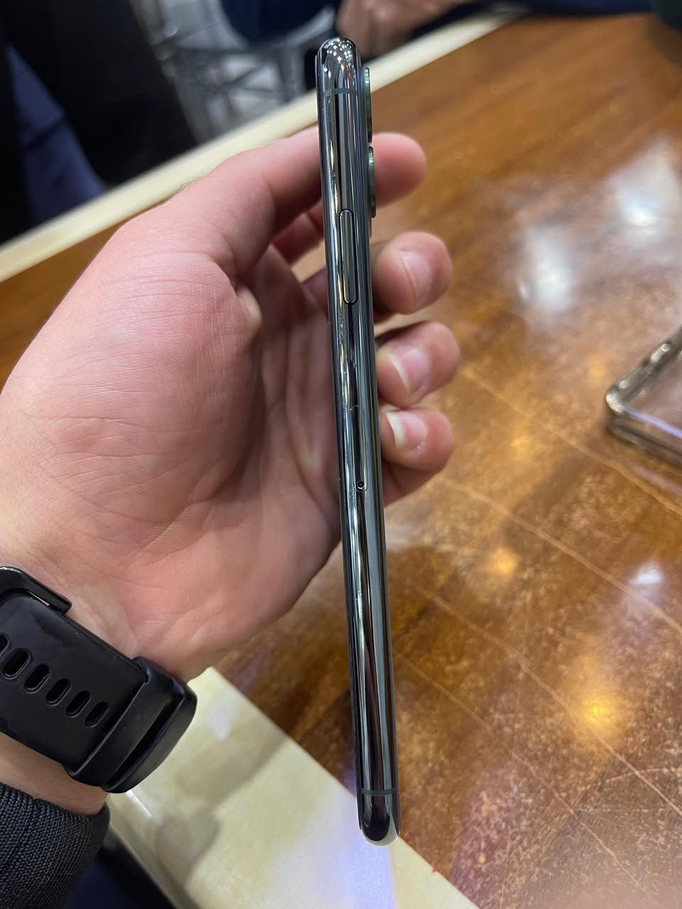 ايفون 11 برو ماكس فيس ايدي واكف ذاكرة 512 تك سيم جهاز شرط مامفتوح سعر 350 الف وبي مجال ***********
