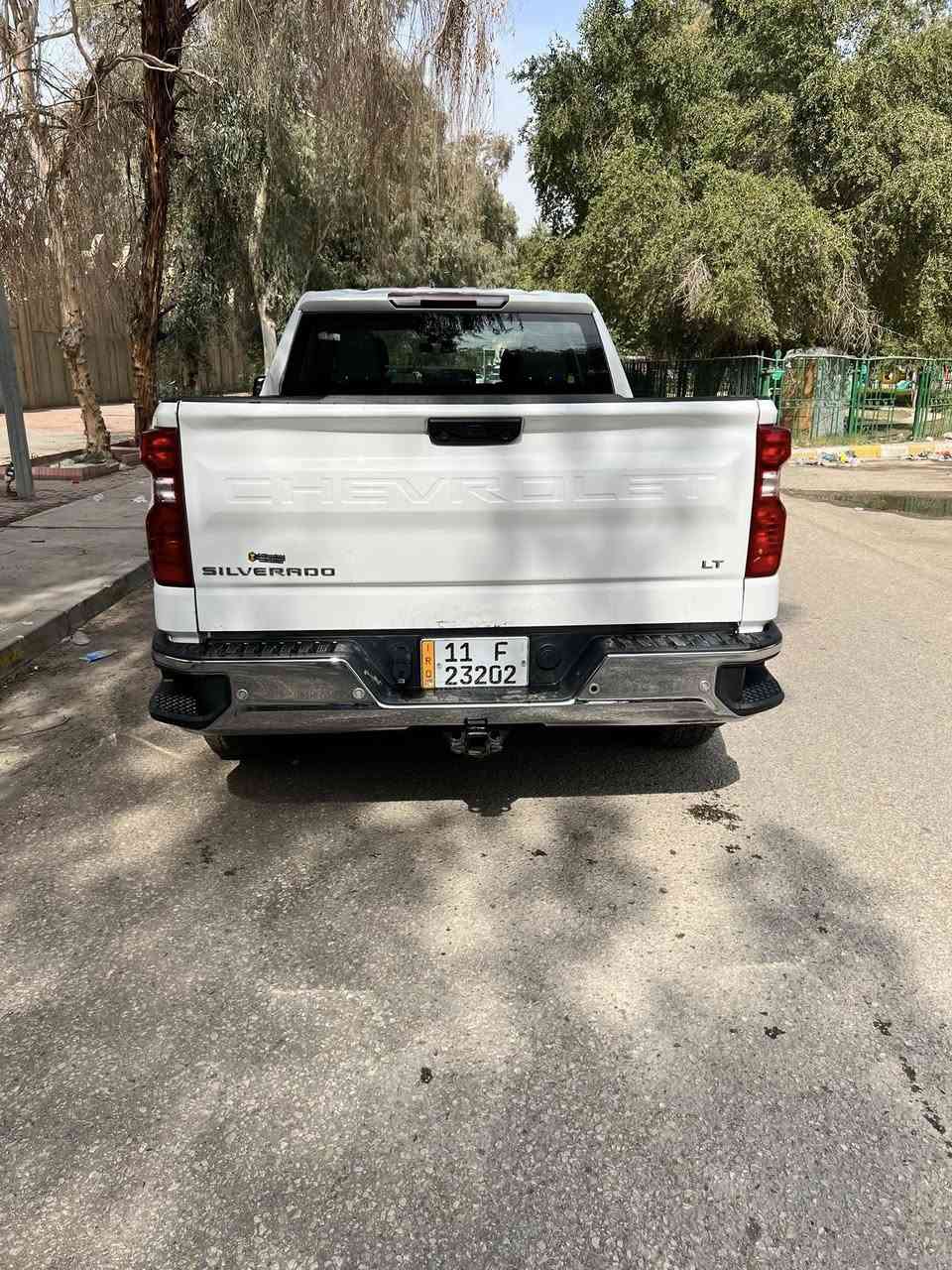 سلام عليكم ((مرقم بغداد كامل))
السعر 295 ورقة وبيها مجال
شفروليه سلفرادو موديل ٢٠٢٣ للبيع 
دفع رباعي دفع خلفي 
((محرك ٥٣٠٠ ثمانية سلندر))
عدادات شاشة وشاشة وسطية كبيرة
ماشية ٢٤ ميل
حادثها خلفي مبدل بدي كامل نفس اللون بدون صبغ 
مكان السيارة بغداد الحارثية
للاستفسار 
***********
