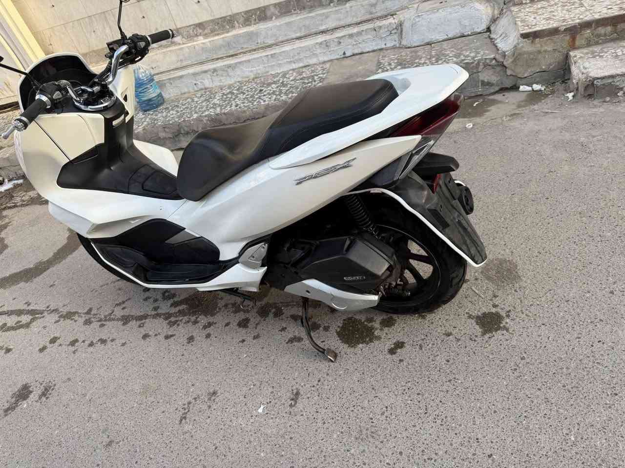 سلام عليكم
دراجه بي سي اكس الجيل الثالث دراجه بصمه سكيورتي قفل استيرن جهتين يمنه يسره استان صفح حساس حساس ازدحام لون ابيض صدفي 
السعر ١٦ ونص وبيه مجال 
الرقم ***********
