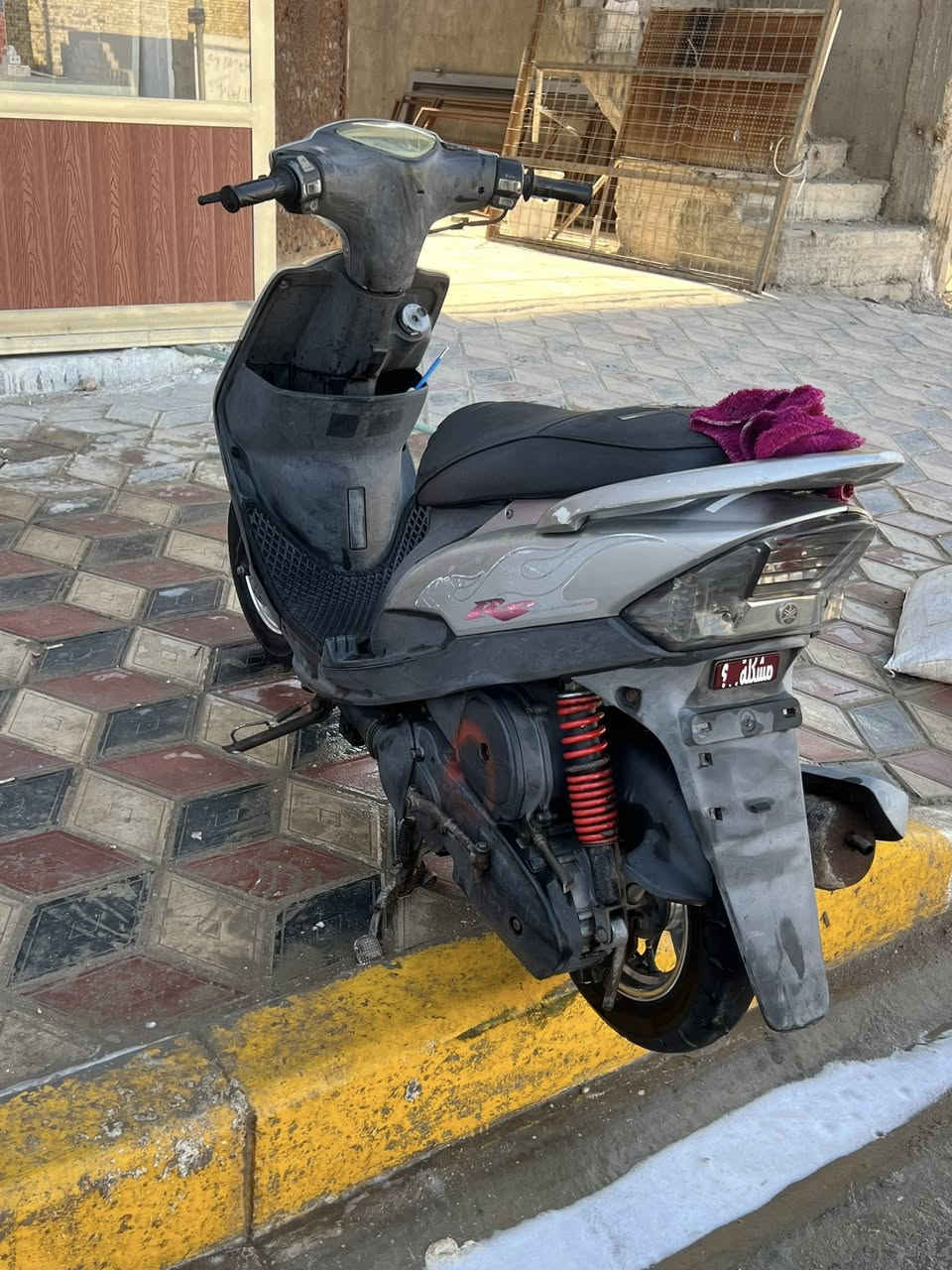 عدله رصاصي دراجه تخبل و ما ماشيه ومكينه بلاديه 49 ودارجه ما متعوبه صارله تقريبآ 3 اشهر نازله من الحاويه وتفحص وين ما تريد او جيب وياك مصلح سعر خاص او راسلني على هذا ورجاءآ إذا مو شراي لا تعبني وياك رقم***********
