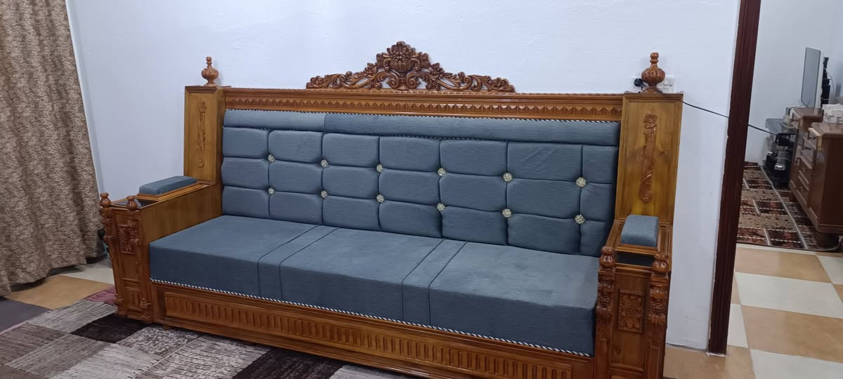 تم بعون الله 
ااكمل تخم ديوان ملكي صاج 
بلوك صاج 16ملم لف التخم قبلمات والتوج المساند زان مصري 
 الهيكل بلاويد 18 ملم
الجسورة خشب جام روسي 
سفنج اكستر 10سانيم
ضمان التخم 10سنوات 
العنوان 
شهربان سوق القديم قرب جامع الورفلي 

هاتف
***********
