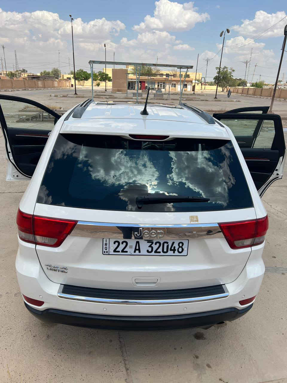 سلام عليكم 
جيب شيروكي موديل 12 خليجي فووول مواصفات
مكفوله كفاله عامه بيها فقط أربع أصابع بارد 
كير مكينه أكسل أمامي خلفي حداديه تايرات مكفولات 
حساس أمامي خلفي 
فور ويل 
شاشه وكامره بلادي 
كراسي كهرباء +جلد 
خزن ميموري 
مري قلاب+ كهرباء
اشاير بلمرايه
نضام ترحيب دخول ذكي 
داخل أسود 
بانوراما
لايت زنون بلادي 
زراك لايت 
تبريد قطعتين
داخل مطعم صاج 
رقم أربيل بسمي شرط تحويل 
السياره بعدها كلها ع شركه ماشيه (116KM) 
 السعر 200 ورقه وبيها مجال 
الاستفسار نصر ***********‬‏ مع احترامي للجميع كلشي أكو بسلوك
