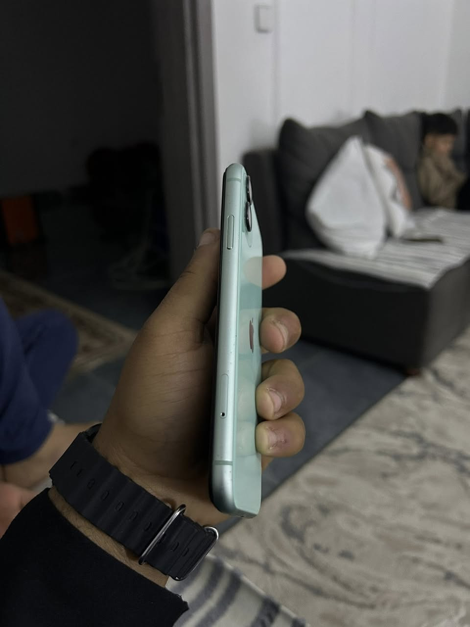 سلام عليكم ايفون 11 للبيع جهاز كبس ما مفتوحً بلاد ذاكره 64 تك سم بطاريه 79 سعر 260 وبي مجال بسيط ***********
