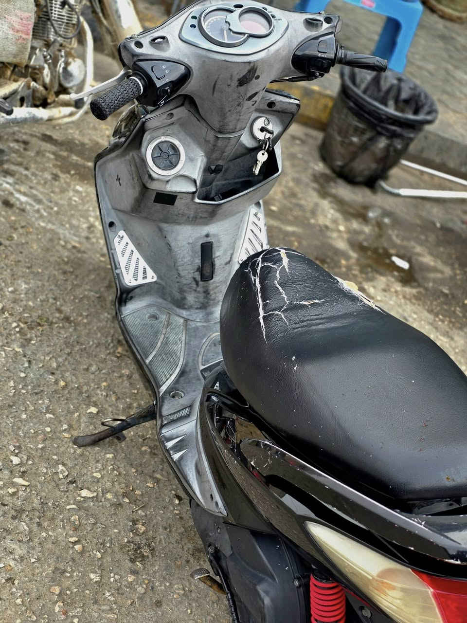 سلام عليكم دراجه سكنس فحل كابريتر جديده الدراجه كهربائيات كلهه شغاله والدراجه كابريتر فقط كفرات مبدله تجاري للجماليه مكينه ناعمه ونضيفه الدراجه كلش 
رقمي *********** كربلاء
