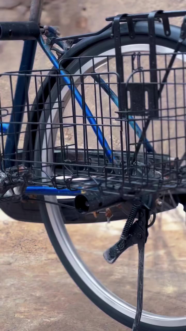 السلام عليكم
بايسكل للببع 
حجم24 
لسعر 70 

بايسكل نضيف وجديد

‏المكان واسط كوت 

رقم الهاتف:***********
