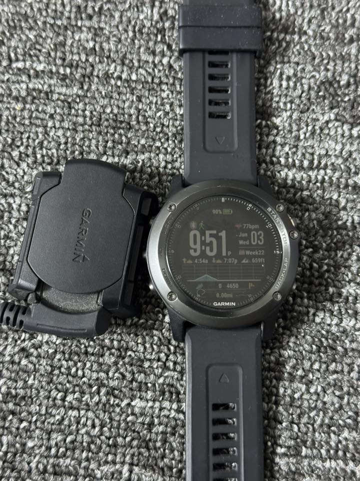 ساعة Garmin fēnix 3هي ساعة GPS عسكريه  متطورة مصممة للأداء، وتتميز بقياس معدل ضربات القلب من المعصم (Elevate™)، ونظام تحديد المواقع GPS/GLONASS، ومقاومة للماء حتى 100 متر. تعتبر خياراً ممتازاً للرياضات المتعددة (سباحة، جري، جولف، تزلج) وتأتي بتصميم متين مع زجاج ياقوتي مقاوم للخدش في بعض

متواجد خاص مع كيبل شحن اصلي شرط القطعه جديده


**إذا كنت صاحب هذا الإعلان وتريد حذفه لأي سبب، رجاءا أرسل رسالة إلى الدعم الفني**