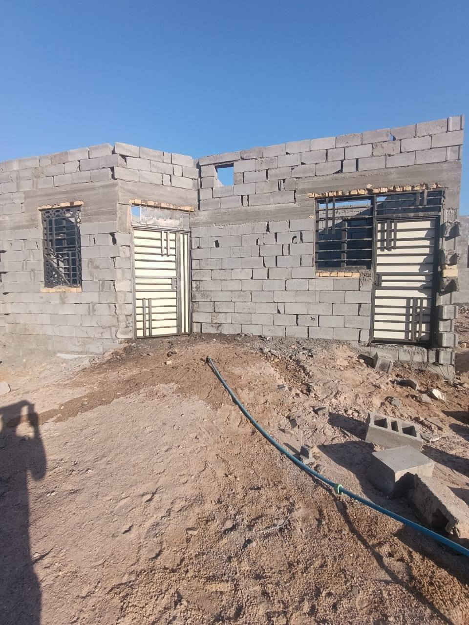 هيكل بدون سقف مساحه (170)متر
طابوصرف زراعي سند(23)الموقع الجزيرة الفيروزية بعد الجسر الثاني.. يحتوي على غرفتين 5X4 وصاله 6X6 مطبخ 4X4 استقبال 5X4 حمام 180X220ابواب الخشب والحديد كامله مع الهيكل 
بناء شخصي خدمات كامله ماي كهرباء الشارع المقابيله عرض 8 متر كدامه نهر مسيج ماكو كدامه بيوت ....للبيع السعر (45) مليون وبي مجال قليل ..للتواصل ***********
