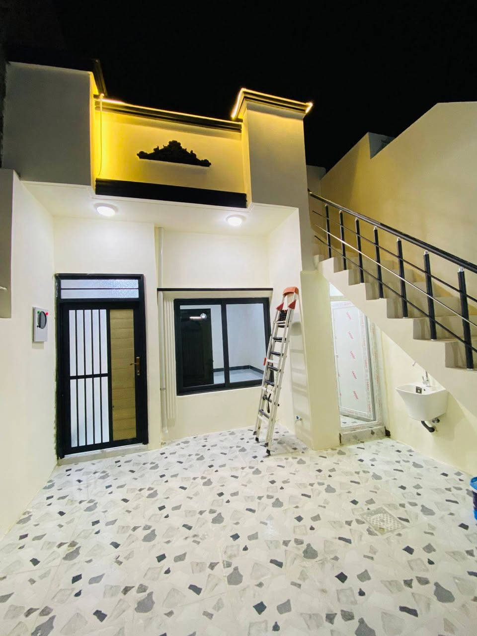 #دار ١٠٠متر  للبيع طابو صرف ب ( ٧٧ ) 
#الموقع: حي العسكري ٧٧ بناء حديث صفر نظام دكت تبريد مركزي وبسعر مناسب جدا 
#السعر: ٦٨ مليون 
#للأستفسار الاتصال بالرقم ***********
او مراجعة فروع مكتب النسور 
#الفرع حولي حي العسكري قرب قاعة بسطملي 
#الفرع الثاني سايدين كوباني قرب جسر النجدة
