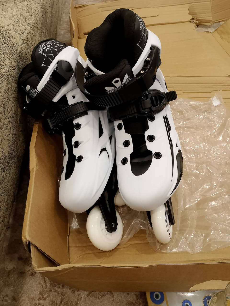 سكيت للبيع كسر كارتونه 25 قفل *********** بغداد جسر ديالى الجديد الكرغوليه
