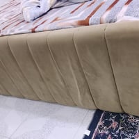 تاج سرير • تاج صغير • قابل تفاوض