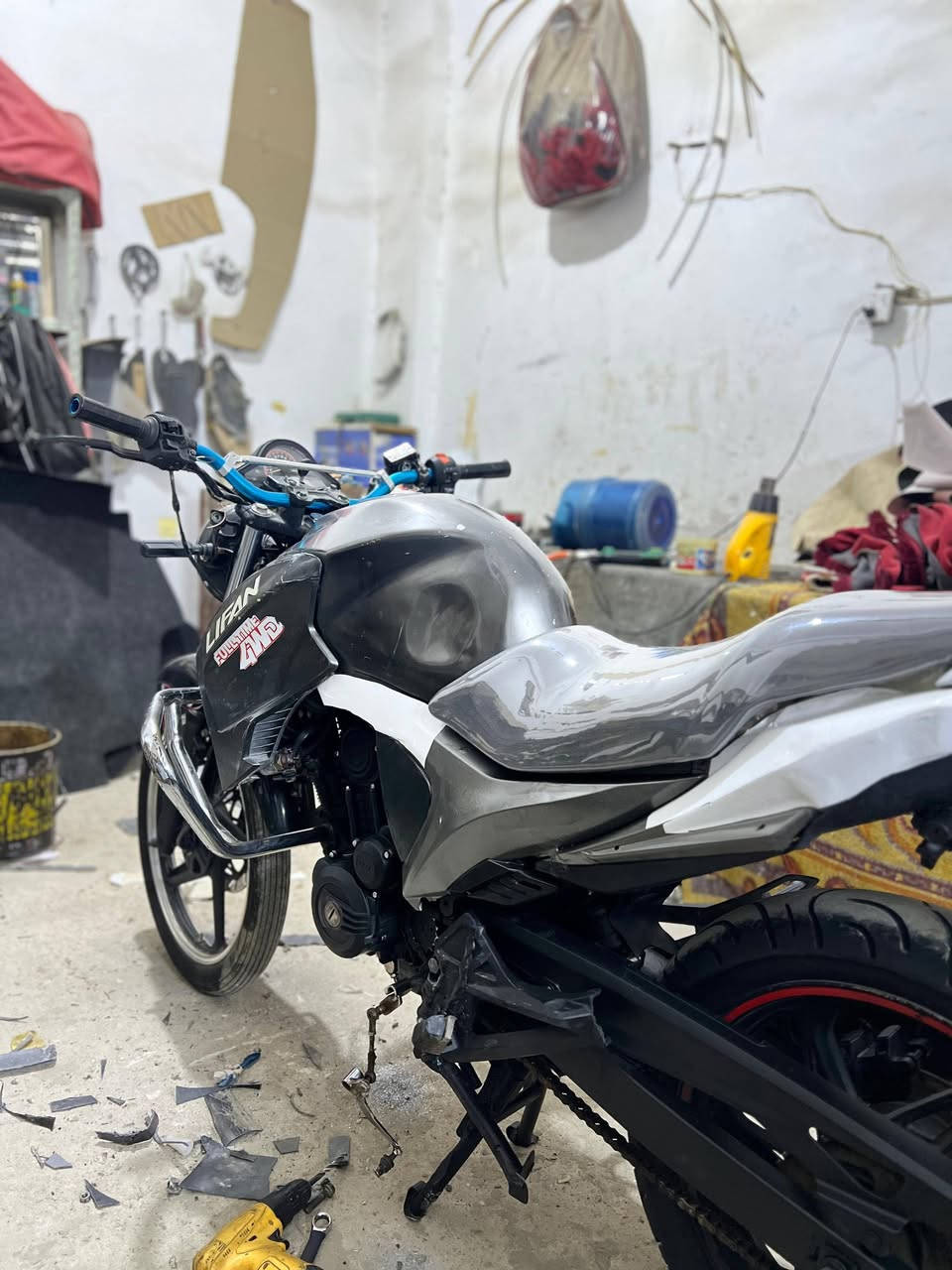 السلام عليكم
دراجه للبيع او مراوس ب cb4:
نوع الدراجه ليفان بطح: 
ملاحضه دراجه مكمركه: 
محرك 200cc لون اسود: 
ولكير 6 نمر: 
نوع التبريد راديتر: 
سڪان رياضي: 
دراجه شلعه ومعدل  : 
نقص لمازدهه ولمرايه مالتها مخليلها مال هيوشه.


**إذا كنت صاحب هذا الإعلان وتريد حذفه لأي سبب، رجاءا أرسل رسالة إلى الدعم الفني**