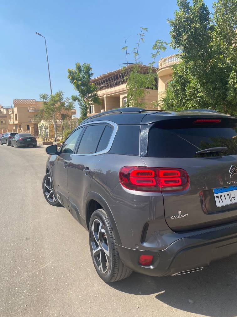 🔥 ستروين C5 إيركروس شين 2021 | Citroën C5 Aircross Shine 2021 🔥

🇫🇷 أيقونة الفخامة والراحة الأوروبية بحالة استثنائية.

✅ أعلى فئة Shine
✅ عداد 80,000 كم فقط
✅ صيانات توكيل بالكامل
✅ فبريكة بالكامل
✅ جاهزة على الاستخدام بدون أي مصروف

⭐ أبرز الكماليات:
✔️ فتحة سقف بانوراما
✔️ شاشة Touch + Apple CarPlay & Android Auto
✔️ عدادات ديجيتال
✔️ Keyless Entry & Start
✔️ كاميرا خلفية + حساسات أمامية وخلفية
✔️ فرش جلد فاخر
✔️ جنوط 18 بوصة
✔️ تكييف أوتوماتيك ثنائي
✔️ مثبت سرعة وأنظمة أمان متكاملة

📍المعاينة :الشيخ زايد (((01100395514)))) التواصل فون واتساب فقط القاهرة, مصر


**إذا كنت صاحب هذا الإعلان وتريد حذفه لأي سبب، رجاءا أرسل رسالة إلى الدعم الفني**