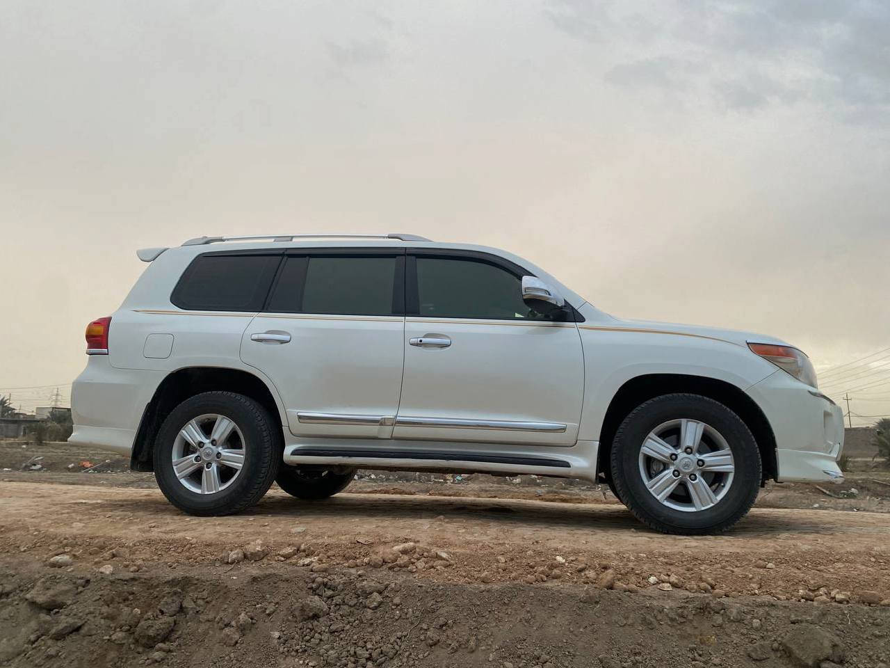 السلام عليكم
لاندكروز 2015 V8 مكينه 4600
فطيميه السياره مكينه لكزز 
كفاله 
كير ومكينه كفاله 
تخم تاير 
لون ابيض 
رقم اربيل الجديد تحويل ثاني يوم 
حساسات امامي 
حساسات خلفي 
كامره 
ترحيب دخول ذكي 
مري قلاب 
الجام من تقفل يصعد اوتماتيكي من وحده 
حساس بالجام من تصعدها اذا اكو شي تطخ بي ترجع تنزل 
تخم تاير جديد 
لايت زنون عالي وناصي 
السياره مناقصها شي 
كراسي مخمل مغلف جلد 
ماشيه 162 الف حقيقي 

💵السعر 42 الف دولار 
يعني 4 شدات و20ورقه وبيها مجال بسيط للشراي 

للاستفسار 📲***********
