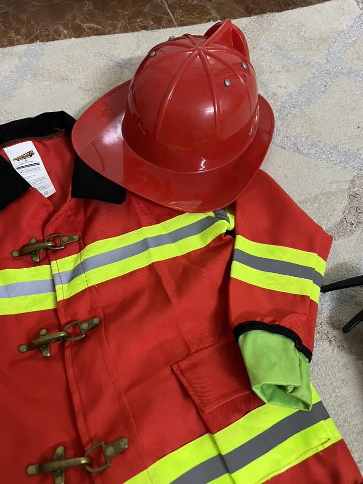 عندي هذا زي اطفاء اشتريته لابني ومالبسه يلبس عمر 6 7 بعده جديدكامل


**إذا كنت صاحب هذا الإعلان وتريد حذفه لأي سبب، رجاءا أرسل رسالة إلى الدعم الفني**