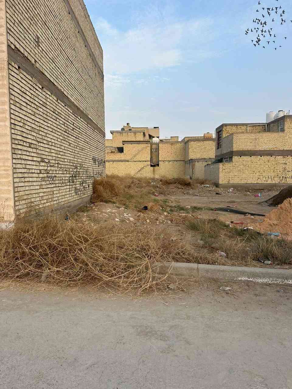 سلام عليكم قطعة ارض للبيع مساحة 100م واجهة 5 والنزال 20 العنوان السريدات الجديدة المربع الثالث  الاستفسار الاتصال
*********** ابو حسين
