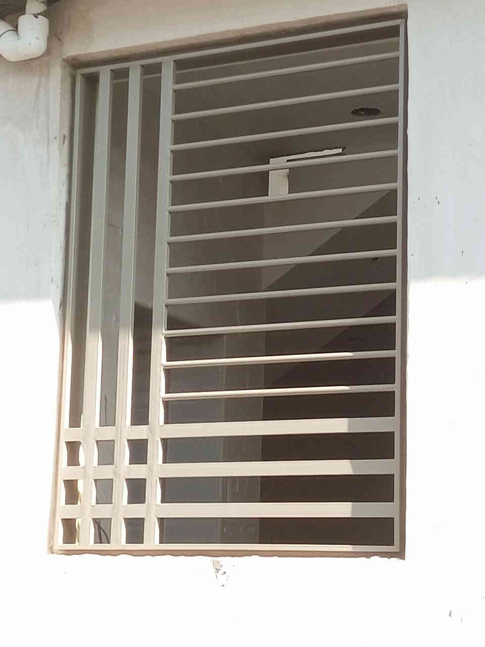 مستعدون جميع انواع الصبغ  وصبغ االبواب والشبابيك وصبغ الوجهيات *********** امانه اليتصل يكول من طرف ليتني
