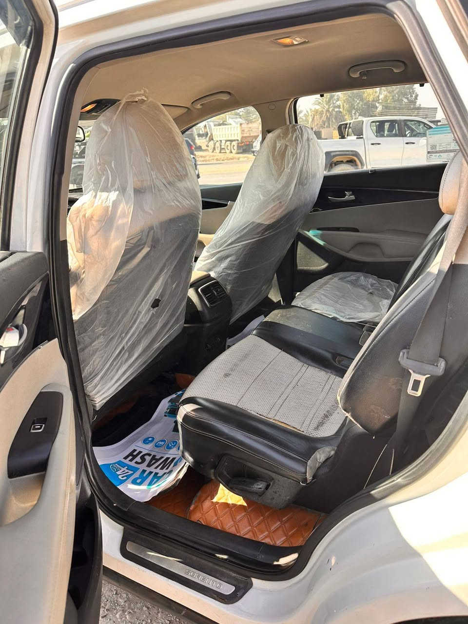 سورنتو خليجي موديل 2020 بغداد باسمي
فول مواصفات ماعدى البنوراما 

بيها صبغ بابين وجاملغ خلفي اثر طخه تكتك نفسهن 
مصلحهن
ماشيه66 قابل للزياده 
سعرها 220
العنوان بغداد 

هاتف ***********
