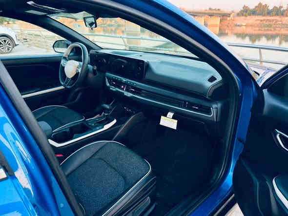 السلام عليكم 
كيا K4 2025 جيتي لاين فول رقم اربيل بأسم شركة وكالة او تحويل مضمون زيرو ماشية 900 ميل صور الحادث مرفقة بدون صبغ بدون ايرباك بارد جزء من الجنطة وحافة البنيد فقط  
المواصفات : بصمة / بانوراما / جلد / هندبريك دكمة / شاحن وايرليس / لايت LED  / مكينة 2000 دوش / شاشة كبيرة متصلة ديجتال / كرسي كهرباء / كشنات امامي تدفئة / اوتو هولد / LED امامي وخلفي / قيادة ذاتية / كامرة دوارة / رادار تعديل مسار / اوتو بريك / رادار جانبي / مود درايف / تحكم ستيرن / كروس سرعة /مانع انزلاق / بلوتوث / اواكس / USB 

‎للتواصل والاستفسار : *********** 
‎العنوان : بغداد الكاظمية 

‎🔗رابط جروب الفيسبوك :
‎‏https://www.facebook.com/share/g/19kKMfZvdM/?mibextid=wwXIfr

‎🔗رابط جروب الواتساب:
‎‏https://chat.whatsapp.com/F2LyAqsEBnj9acmXHlngAA
