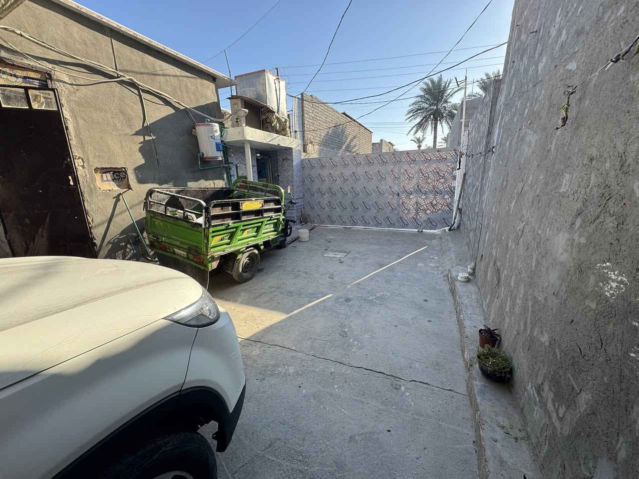 سلام عليكم
يوجد بيت للبيع ابواغريب الشيحه الثانيه  جنس الارض زراعي عقد 117

مساحت البيت 200م يتكون من اربع غرف نوم وصاله واستقبال وصحيات داخليه  وخارجيه  الكراج يسع سيارتين 
ويوجد من ضمن البيت اسواق شغاله وخير من الله 
المنطقه تحتوي على ماء  وكهرباء  وتبليط ومدرسه ابتدائيه واعداديه  وجامع 
 
الاستفسار  ***********
اتصال أو وات ساب 
أسف عل أطاله
