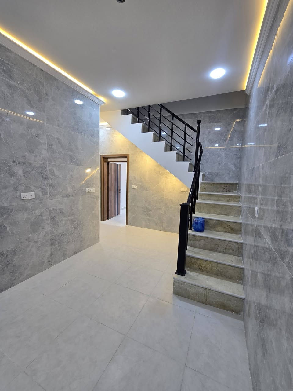 دار  للبيع 50 متر واجهه 5
السعر 197 مليون
حي الجهاد الرفاق
طابقين ونص مدخلين
الطابق الاول صاله مطبخ حمام منور  
  الطابق الثاني غرفتين وحمام
الطابق الثالث   غرفه وبيتونه وسطح
للاستفسار الاتصال متوفر واتساب
***********
***********
