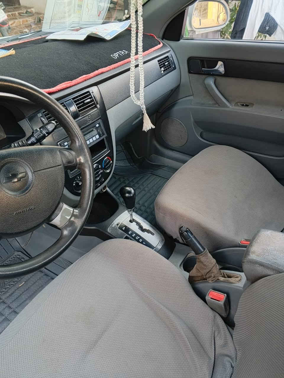 ألسلام عليكم اوبترة للبيع موديل 11 سيارة جاهزة وحلوة بيهة أماكن صبغ موضح في السونار صدر أمامي خلفي جديد مكينة وكير مكفولات نقصها مشط استيرن لان ينضح دهن سعر السيارة  85  و بيهة مجال للطيبين. مكان السيارة ديالى / ناحية كنعان. أي أستفسار اتصال ع الرقم ***********
