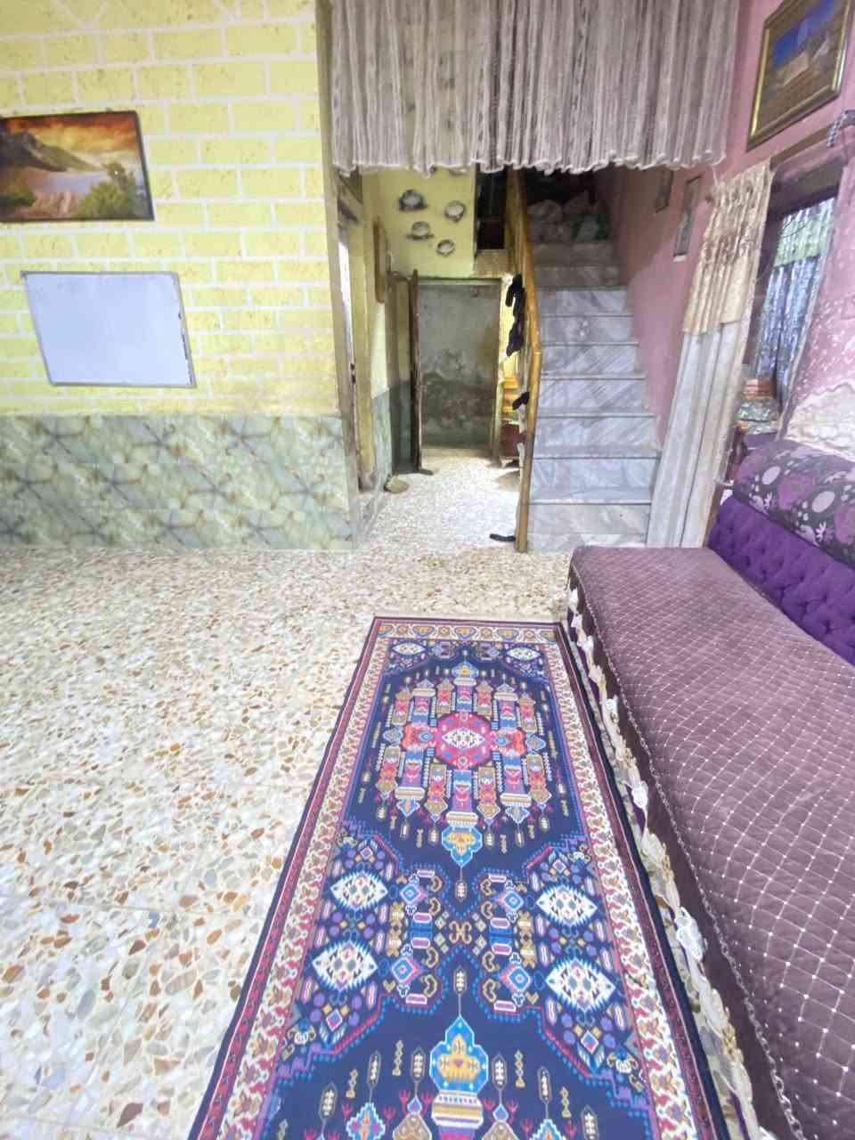 السلام عليكم بيت للبيع 250متر طابو زراعي تحويل بأسم المشتري مباشرتا
البيت  طابق ونصف 
يتكون من 
استقبال وصاله 
 و3 غرف بالطابق الأرضي ومطبخ حار وبارد 
صيحات خارجيه 
الدرج بايه مرايه مرمر 
الاستقبال مرمر والباقي كله ماشي ارقى نوعيه 
الطابق الثاني غرفتين بي 
سطح والطابق الثاني شتايكر f
ناصي عن الشارع بشي بسيط جدا 
سعره جدا مناسب وموقعه كلش حلو 
صاير بضهر الشهداء الثانيه مباشرتا 
ثاني فرع عن الشهداء 
دربونه عريضه وكل الخدمات متوفره بيها
واخواني اني عارضه بسعر كاع لأن هوه اشويه ناصي 
مع العلم المجاري مكرم القارئ. جديده والبيت ما تصعد عليه المجاري 
الي يريد بعد من التفاصيل يراسلني خاص وبخدمته
الرقم
 *********** واتساب 

واتساب واتصال 
***********
G
