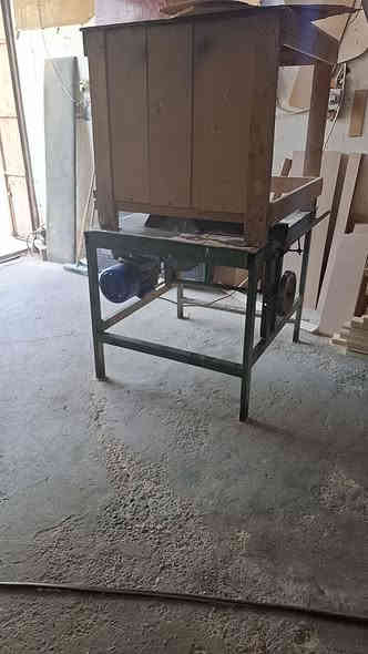 السلام عليكم ورحمة 
معمل للبيع كامل  كامل من كلشي اي نقص مابي 
ادواتة اللولب والصينية ومكاين عدد٢ دبل وعادية كمبريسر
ومودلة كية جديدة المبردات عدد٤
المسدسات ونجارةودوشمةمكاني الشعب السريدات قرب سيطرة الشعب القديمة اجارةالمعمل كلش مناسب للإستفسار أكثر على الرقم التالي ***********سيدحسين
