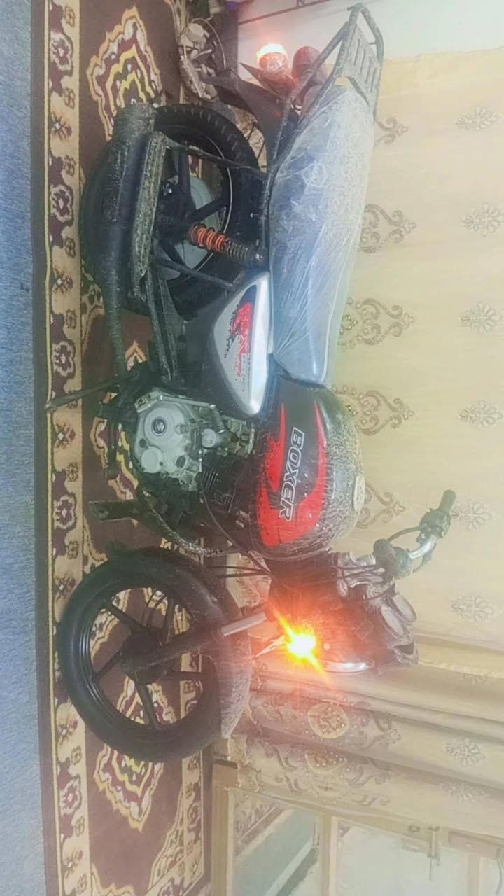 السلام عليكم بوكسر باجاج رقم وسنويه تحويل شوكت ماتريد موديل 2020 طالعه ب 2021
مجفته تجفيت شركه قبل شهر بس كله أصلي 
الدراجه حلوه مرتبه كهربائيات كلها شغاله مكينه ناعمه نهضه قويه مراوس بدراجه أيراني رقم وسنويه حته لو فرق عادي ترهم بيع واتساب ***********
خاص هم موجود 
العنوان البصره الزبير
