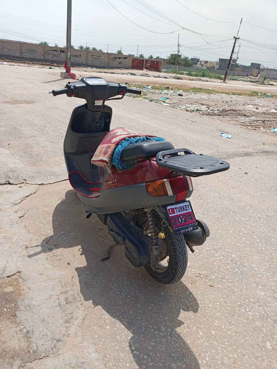 سلام عليكم من رخصت صاحب الكروب عندي بطه للبيع الدراجه حاويه ماصار هواي من طلعته منل حاويه الدراجه شلعه ومعدل شوفت عينك سعر 750 هاذه رقمي *********** وبيه مجال قليل
