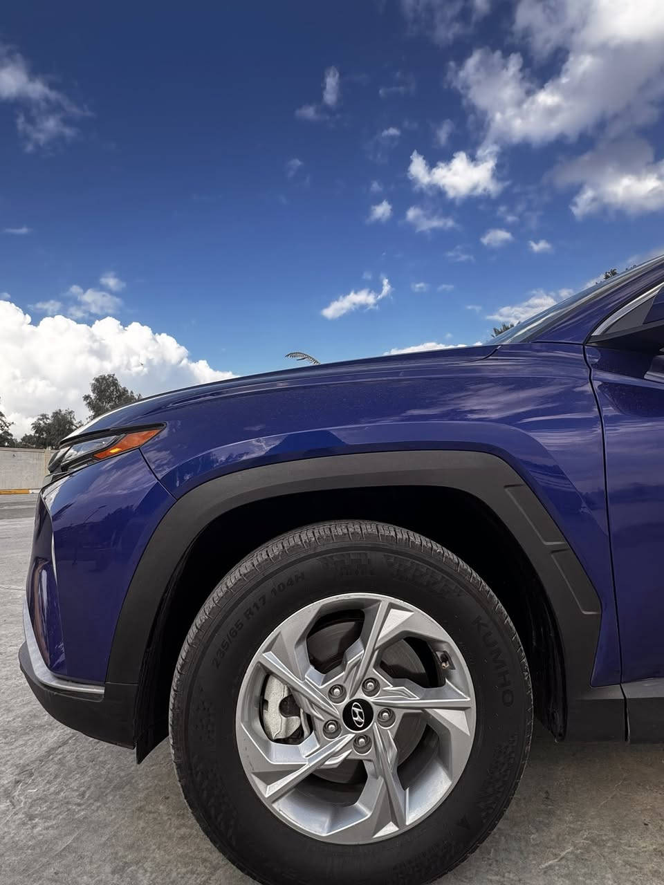 توكسان 2023 وارد امريكي ماشية 21mi اخت الزيرو جديدة سيارة ومابيه اي نقص فول مواصفات عدا الفتحة بصمه وجنطة كهرباء حادثه بابين مبدلات وجاملغ خلفي مصبوغ السعر 183 مكاني بغداد للاستفسار ***********
