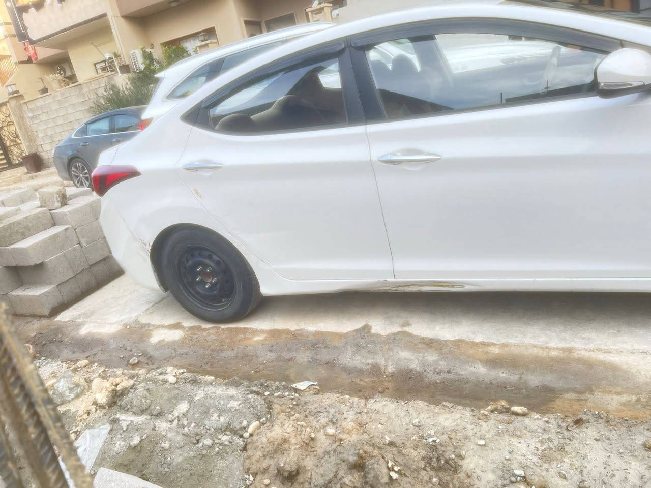 السلام عليكم النترا خليجي موديل 2016 محرك 1600 باسمي رقم انكليزي نينوى كابون بانزين 
بيها صبغ باب السائق والجاملغ والبوند امبدل. السعر 107 وبيها مجال قليل.
مكان السياره موصل.
***********
