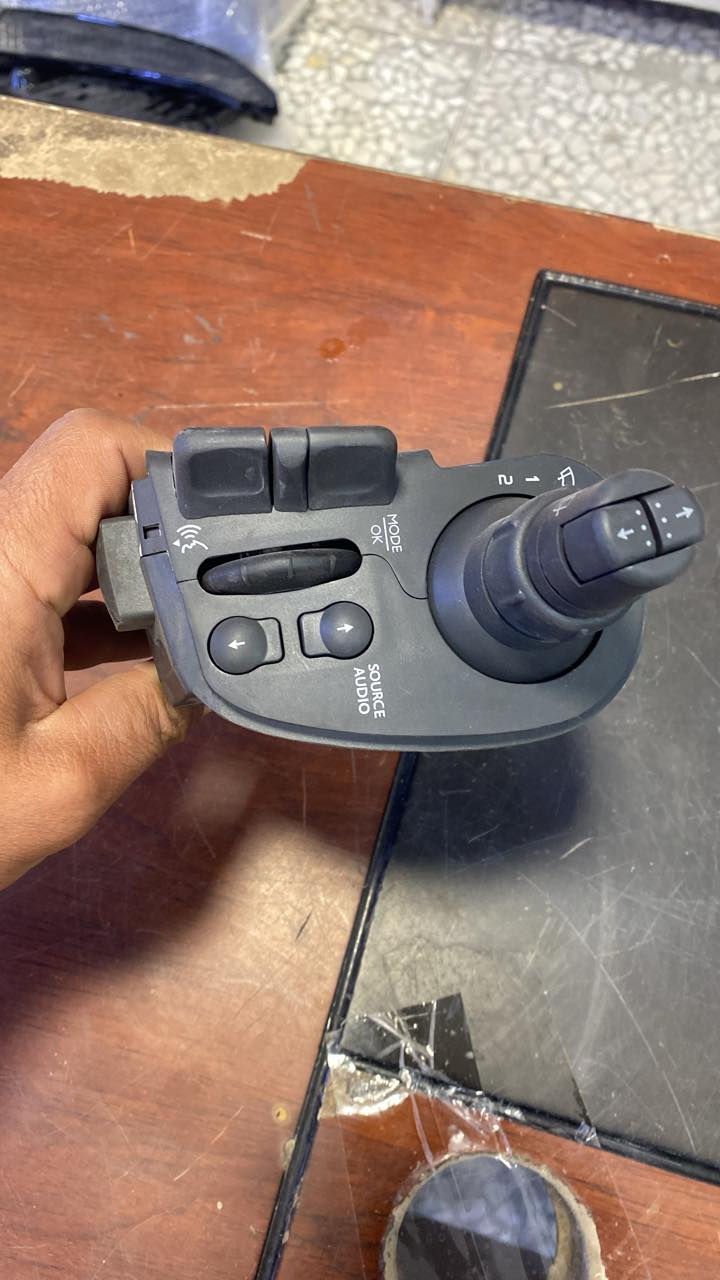 سلام عليكم تحكم ماسحات ومسجل صوت جديد لك قيم واخذ لسياره رينو كليو


**إذا كنت صاحب هذا الإعلان وتريد حذفه لأي سبب، رجاءا أرسل رسالة إلى الدعم الفني**