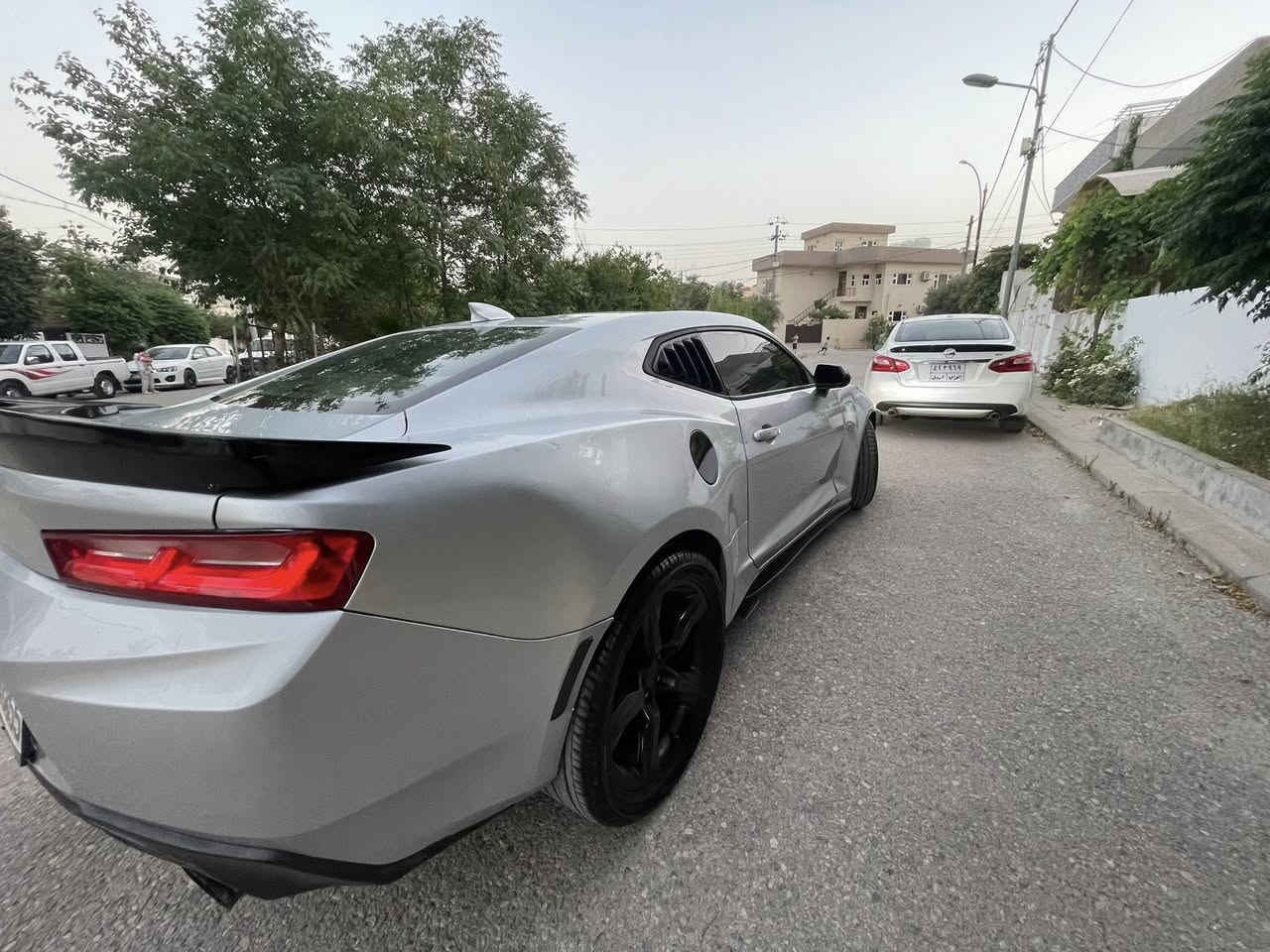 سلا م عليكم 
كمارو ٢٠١٦  ٦سلندر (خليجي)
رقم سليمانية تحويل وكالة بشرط
٤ قطع صبوخ بدون دواخل بدون شاصي 
١٢٧٠٠٠كم ماشية 
كير و محرك مامفتوح و اكسل بشرط
فلنجات برمبو  شاشة كبيرة و ليد
٣ مود قيدك بريك بصمة
تايرات جديد ويل س س  سنوية باسمي كلشي جديد 
سعر ١٠٩ بيها مجال 
***********
