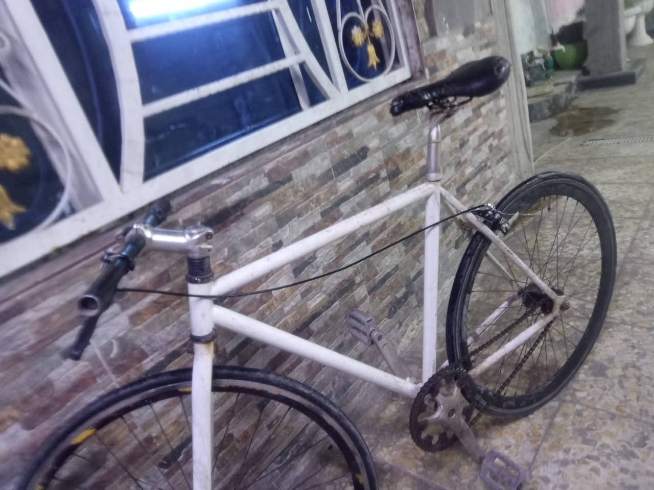 السلام عليكم بايسكل رياضي c700 ..نقص جوب خلفي والزنجيل يفلت..والثاني حجم 20 التأثير الوره يركص السعر 35الف وبي مجال حك الجيه المكان بغداد الزعفرانية 
الرقم/***********
