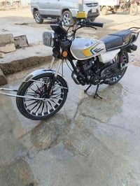 دراجة سونك ٢٠٢٤ للبيع كاملة اي نقص مابيها بس التانكي مالها بي رصعة مكا...