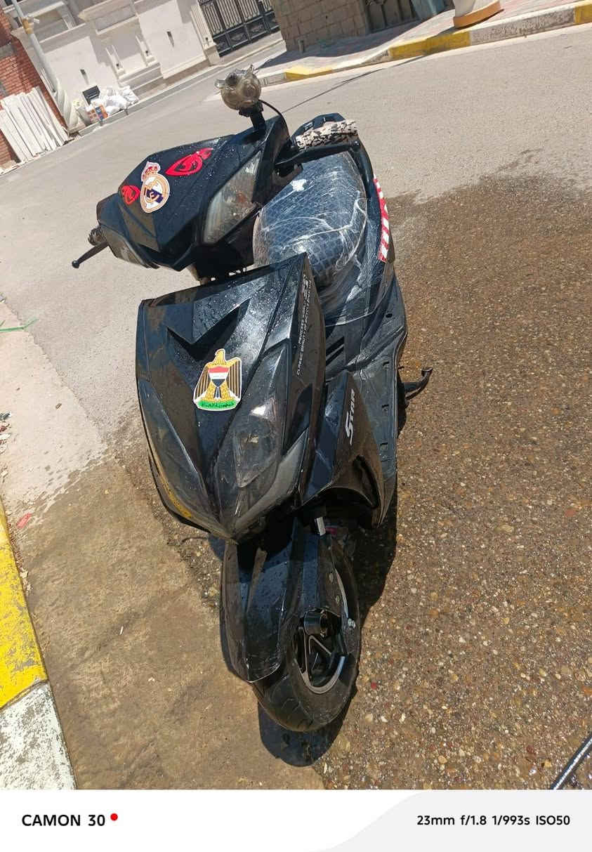 دراجه شحن للبيع
سلام عليكم 
ماطور شحن بهاذه شكل 
مواصفات 
👎 
1 ست بطاريات كلهن 10 أو 11 تقره يعني فول 
2 شاحنه 72 فولت
3 نضام بك 
4 سرعه بل عداد تقره 99 و حقيقي 60الى 70
5 دبلات 4 
6 غشر باسكل نضيف نفس موضح بل صور 
7 سعره ب 400 بي مجال الطيبين


**إذا كنت صاحب هذا الإعلان وتريد حذفه لأي سبب، رجاءا أرسل رسالة إلى الدعم الفني**