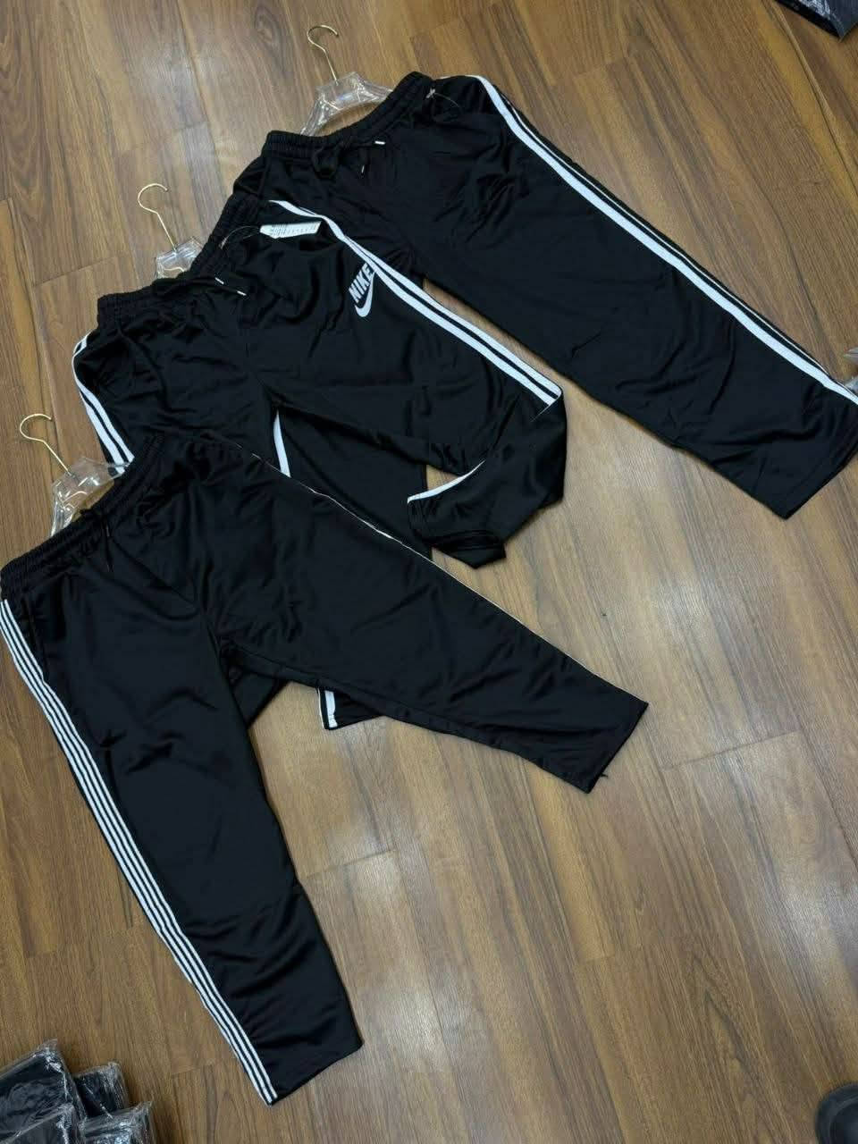 مسواك جديد ♥️بجامه بوي طول 90 ساده وشريط متوفر سعر القطعه ب 5 آلاف 😘تشيرت هاف سعر القطعه ب 5 الاف 🥰تشيرت تركي موشم سعر القطعه ب 5 الاف ♥️تشيرت ياخه سعر القطعه ب 5 الاف 🥰 العنوان الاسكان الرابعه محلات بيت زكيحي ♥️ للحجز واتساب ماسنجر ***********
