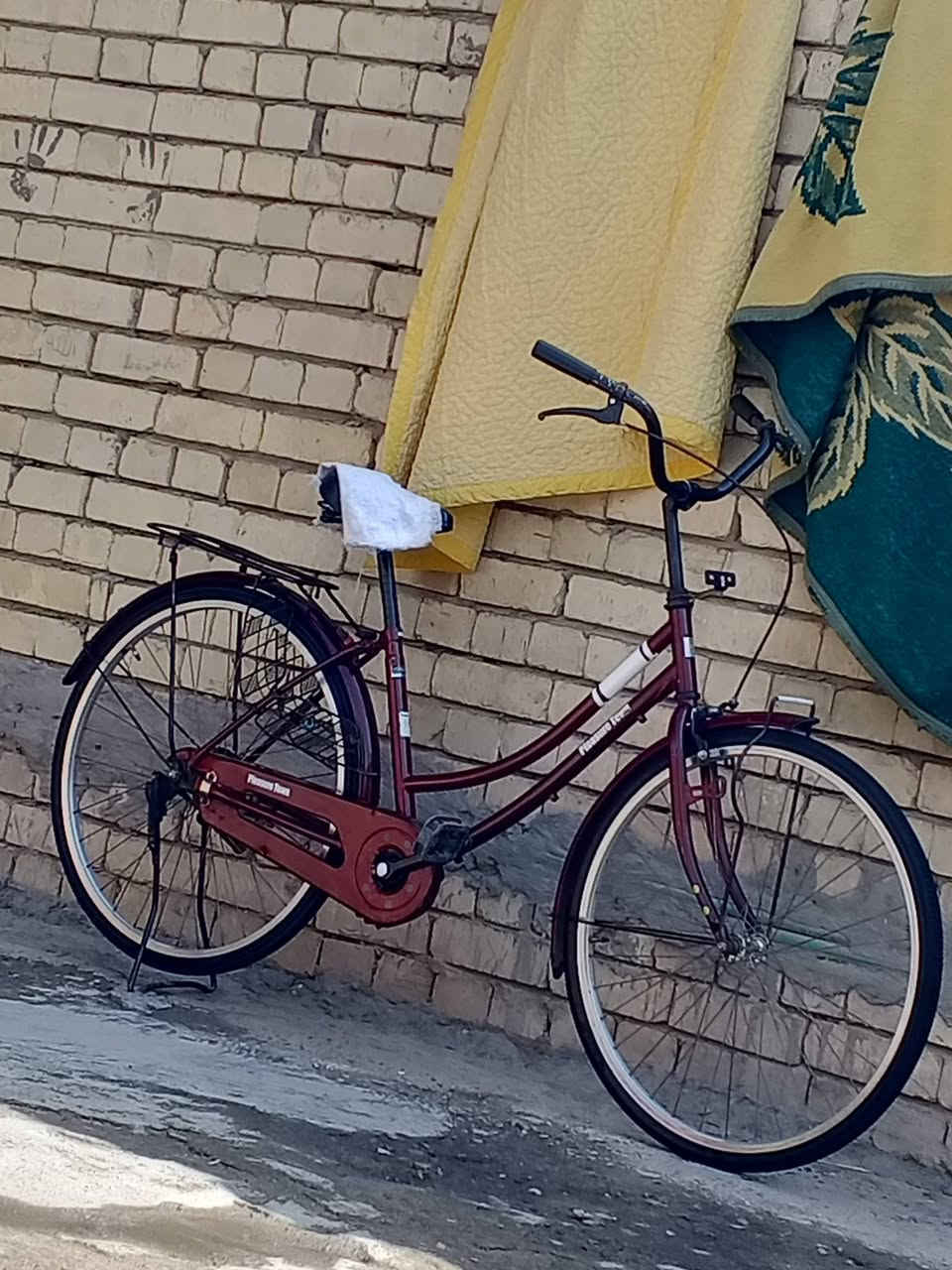 سلام عليكم بايسكل بناتي حجم 26 موديل 2020 اللون ماروني بي شخوط بل ماشه مكاني بغداد السعر 110 وبي مجال بسيط ***********
