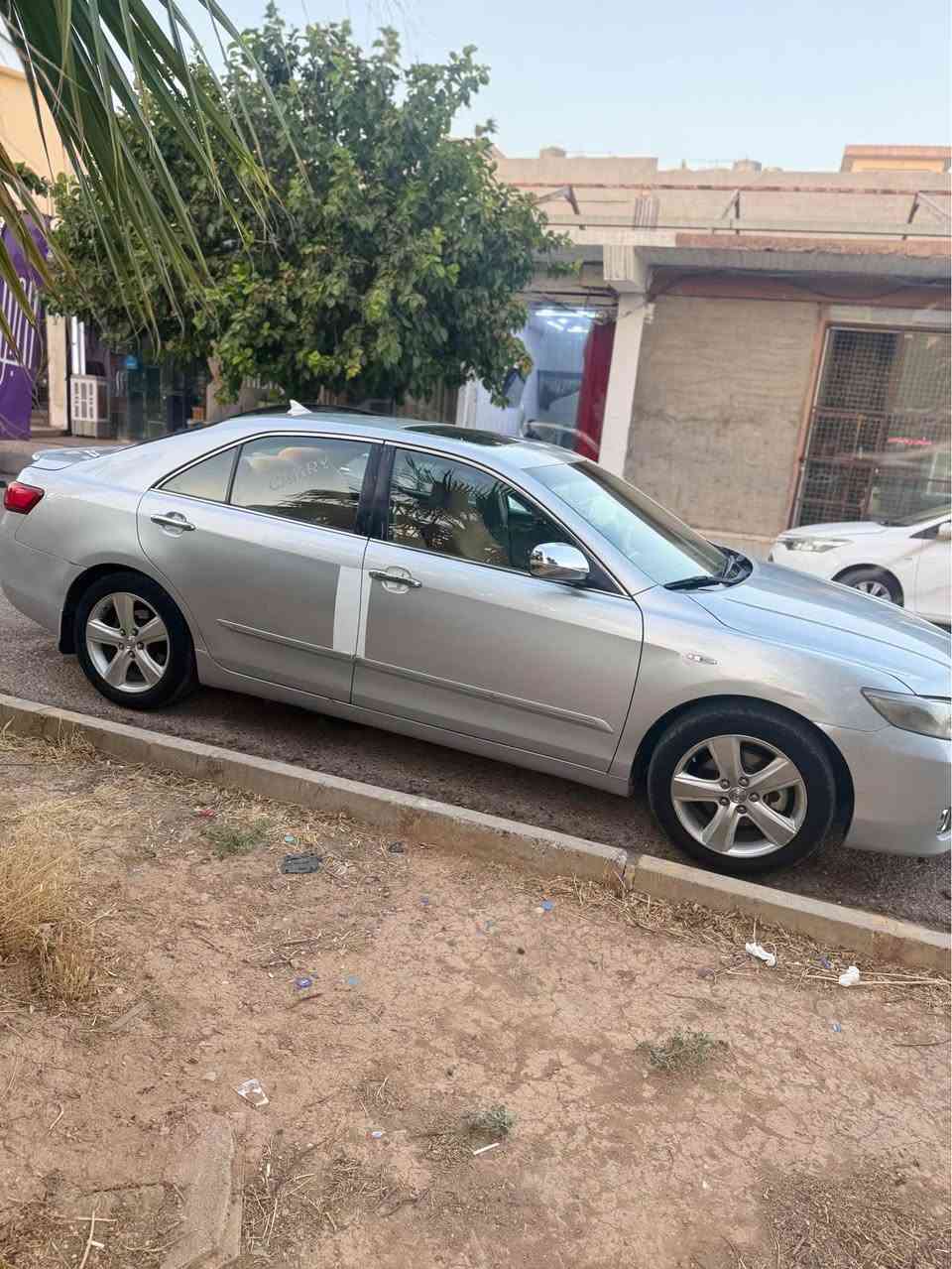 كامرى ٢٠٠٩ سه لته نه ى خه ليجى فول 
سلايت په رده فورميكا كامل كراوه ته ٢٠١١ 
يه ك ته عديلى به درگايه كيه وه يه تى سه ياره يه كى تا بليت جوان و خوشه چركه ى تيا نيه مالى دوسته 
سعرى ١٠٣ وه ره قه و مه جاليكى برايانه 
*********** كويسينجاك, أربيل
