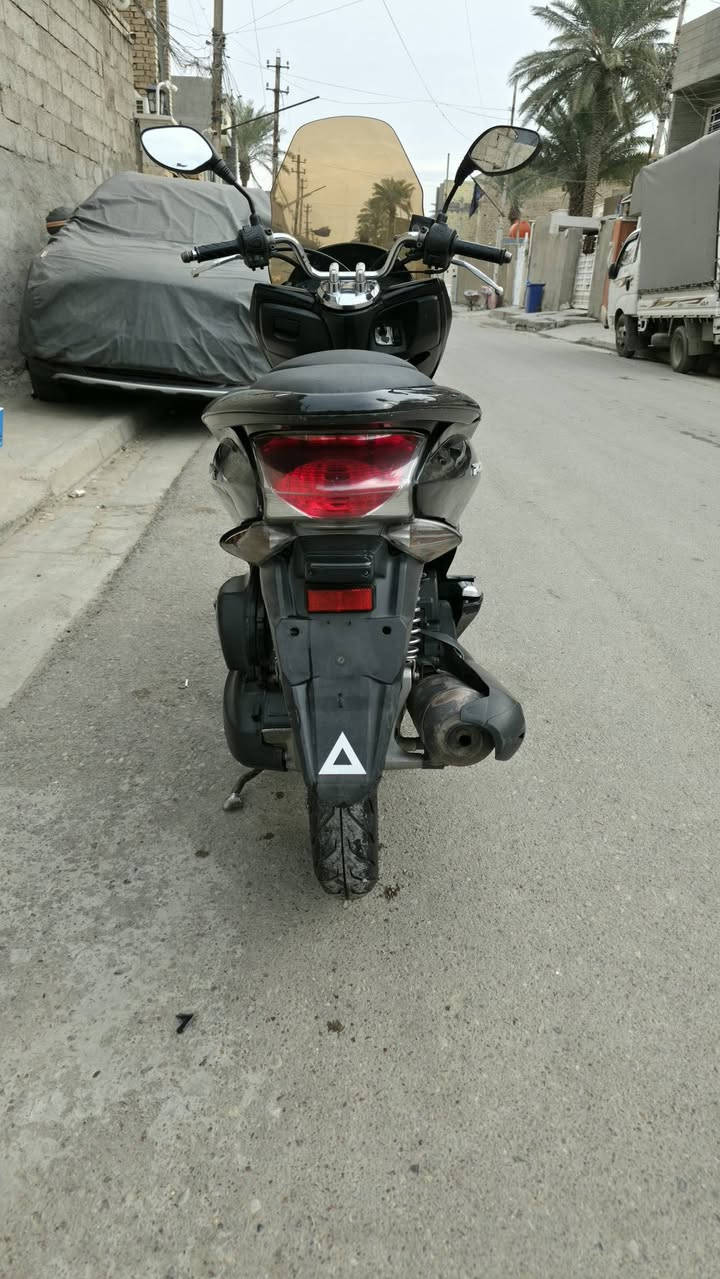 سلام عليكم pcx  جيل اول للبيع  ياباني JF
دراجة جديده نضافه 96% 
 125 ناعمه كلش وشلعتها تخبل 
 دراجه  جاهزه ما بيها نقص
السعر مليون و300 بيها مجال بسيط
العنوان : بغداد مدينه الصدر  
الاورفلي قرب العماره البرتقاليه
للاستفسار  : ***********
