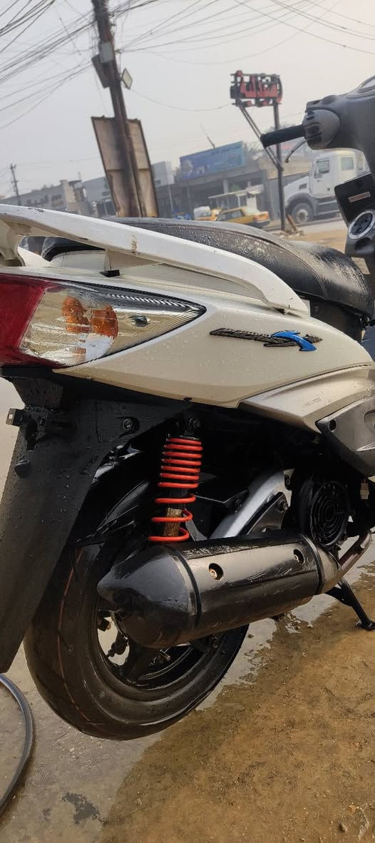 سلام عليكم دراجه سكنس فحل كابريتر صالها فتره قصيره نازله من الرمبه الدراجه خير من الله بس يراد كلچات تبدل فقط اعيد واكرر فقط لكچات السعر. مليون و50
الشراي يتصل ***********
