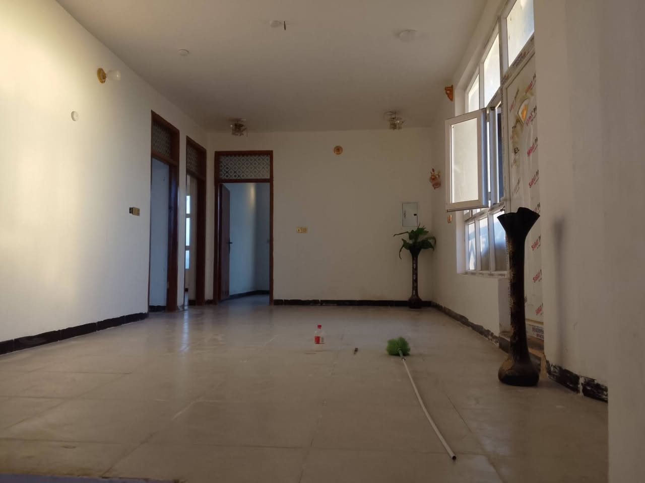 يا الله. السلام عليكم دارللبيع ٢٠٠م🛖🛖
طابقين البيت ركن يحتوي
 على غرف نوم عدد٣
صاله عدد٢ أستقبال وكراج
الموقع المحاويل بحصن جعفر للاستفسار أكثر 
الاتصال 👈*********** /0773489474
متوفر إتصال واتساب
