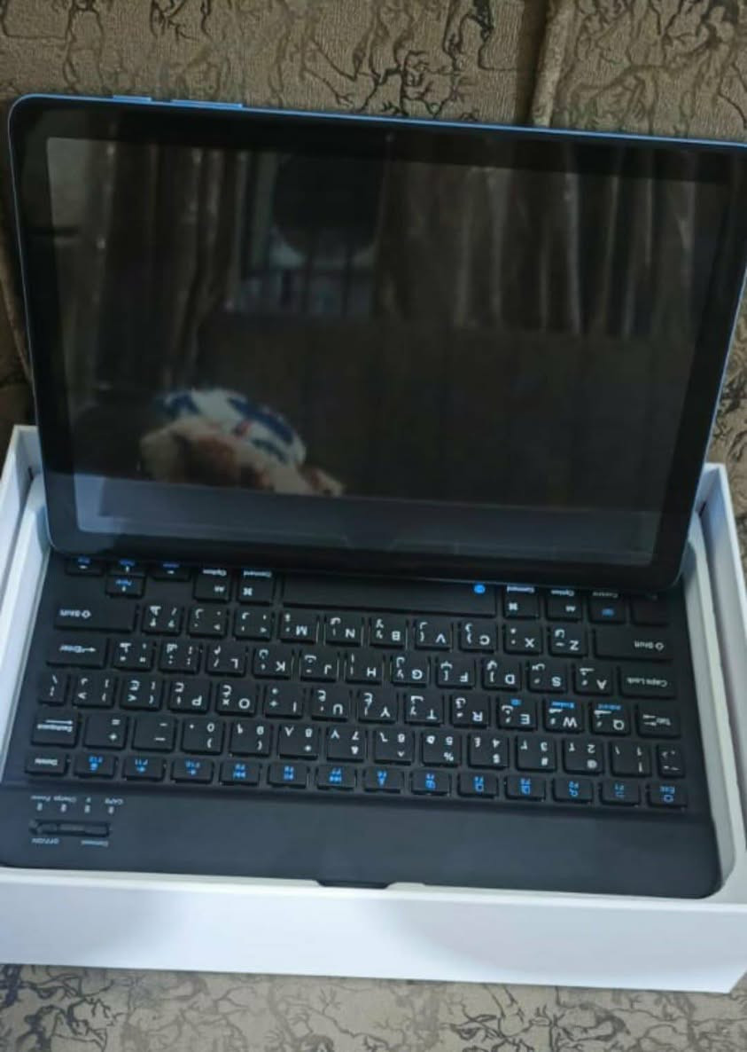 هذا جهاز تابلت Oteeto Tab 10 Pro Plus اللوحي.
يأتي الجهاز مزودًا بشاشة IPS مقاس 10.1 بوصة ونظام تشغيل أندرويد.
يحتوي على ذاكرة وصول عشوائي (RAM) بسعة 8 جيجابايت ومساحة تخزين داخلية تبلغ 512 جيجابايت.
تتضمن الحزمة ملحقات مثل لوحة مفاتيح، ماوس، وقلم لمس. يدعم لعبة الببجي السعر 130مع توصيل


**إذا كنت صاحب هذا الإعلان وتريد حذفه لأي سبب، رجاءا أرسل رسالة إلى الدعم الفني**