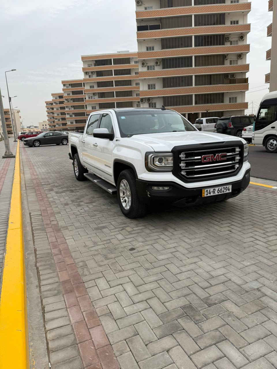 للبيع 🔥💸

2018 GMC SIERRA SLT AWD

جمسي سيرا 2018 SLT فور ويل 

#ملاحظة : اخي العزيز انا مكلف بالنشر فقط اي معلومة تريد تعرفها او انت شراء وتريد تعرف تفاصيلها اتصل على رقم صاحب السيارة او تراسله 🤍

السيارة كفالة عامة ✅ بيها نسبة مياه امطار بسيطة برغي ما مفتوح بالسيارة 

فول مواصفات السيارة دواخل بيجي ✅السيارة جاهزة من كلشي ما تصرف عليها شي وانظف من الصور 

السيارة مرقمة بصرة وجاهزة تحويل ثاني يوم ✅

#السعر : 250 ورقة 💸💸 قابل للتفاوض الشراي يتصل :

***********

مكان السيارة // البصرة ( القبلة ) //

