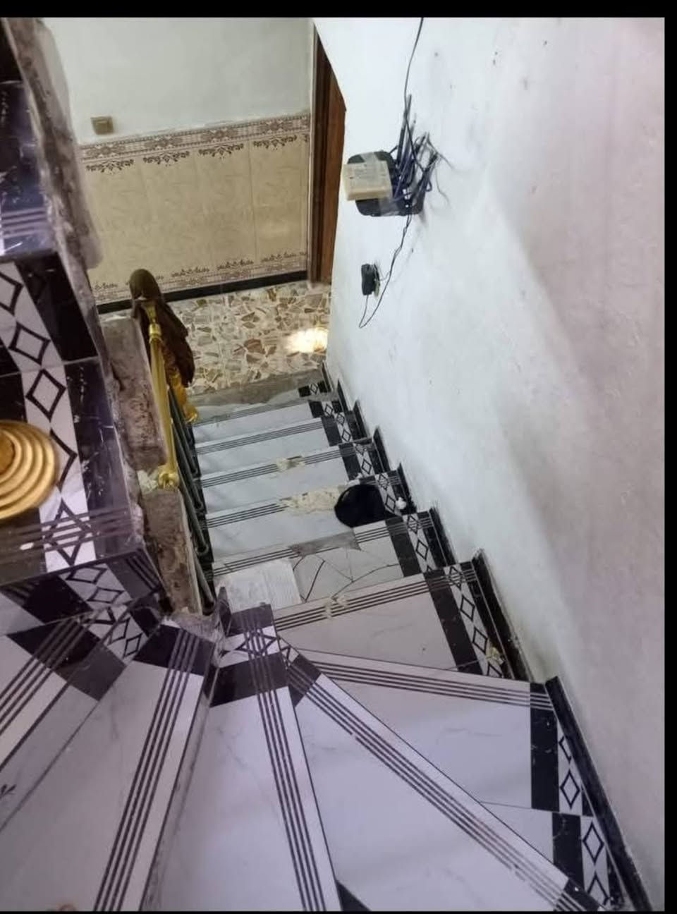 ــِۖلُأمٌ  (💜)ـكـۜم طابقين 144متر
دار للبيع قطاع76مقابل 33اقرب
 نقطة دالة جامع الامام المهدي المنتظر 
طابيقن عگاده ثلاث غرف في الطابق الثاني 
استقبال 4×7
صاله5×5
مطبخ 5×5
غرفه نوم 6.50×5
حمامات مع توليت 2
حمام داخل للبيت 
الطابق الثاني 
غرفه فوك 5×5
غرفه4×4 
غرفه 6.50×5
البيت كادمك شوف يعجبك انتصل هلان وسهلن بيك 
الاستفسار على رقم ***********
