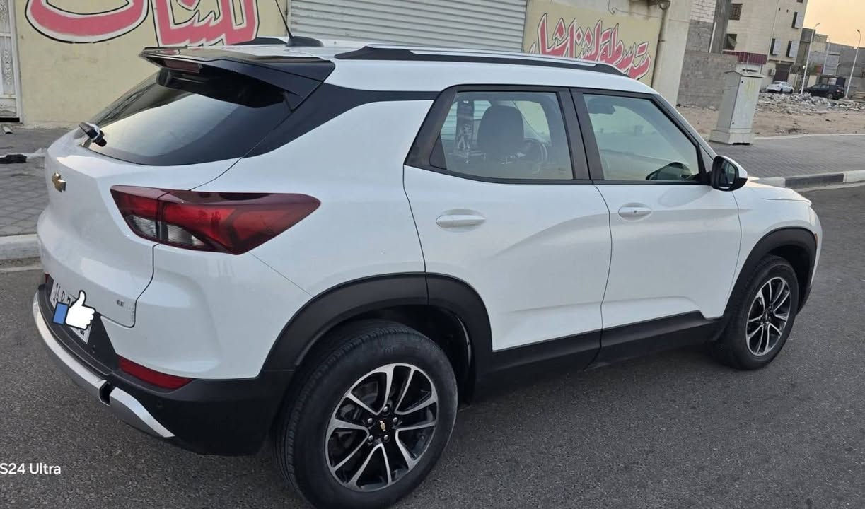 سلام عليكم 
شوفرليت بلايزر 2LT موديل ((2024))
رقم بصره باسمي سنويه لغاية ((2030))
ماشيه 83 mi
بصمه اربع ابواب وتشغيل 
كامرا وشاشه بلاديه 
كشن كهرباء 
تحكم ستيرن 
هند بريك بصمه 
تبريد امامي خلفي 
منافذ شحن امامي خلفي 
محرك 3600 / 3 انظمة قيادة 
تخم تاير جديد 
كشنات جلد 
ضرر السياره 
دعاميه RS 
صور الحادث مرفقه بالمنشور 
مكان السياره بصره 
معروضه 130  وبيها مجال 
للاستفسار *********** 
***********

